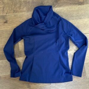 Long sleeved outdoor adventure top